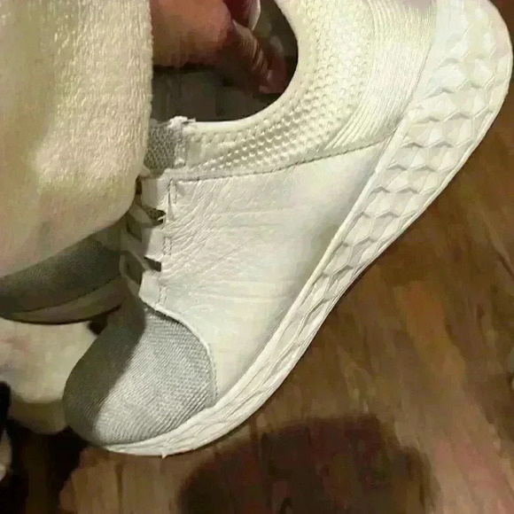 New balance sneakers size 9.5 - Picture 6 of 6